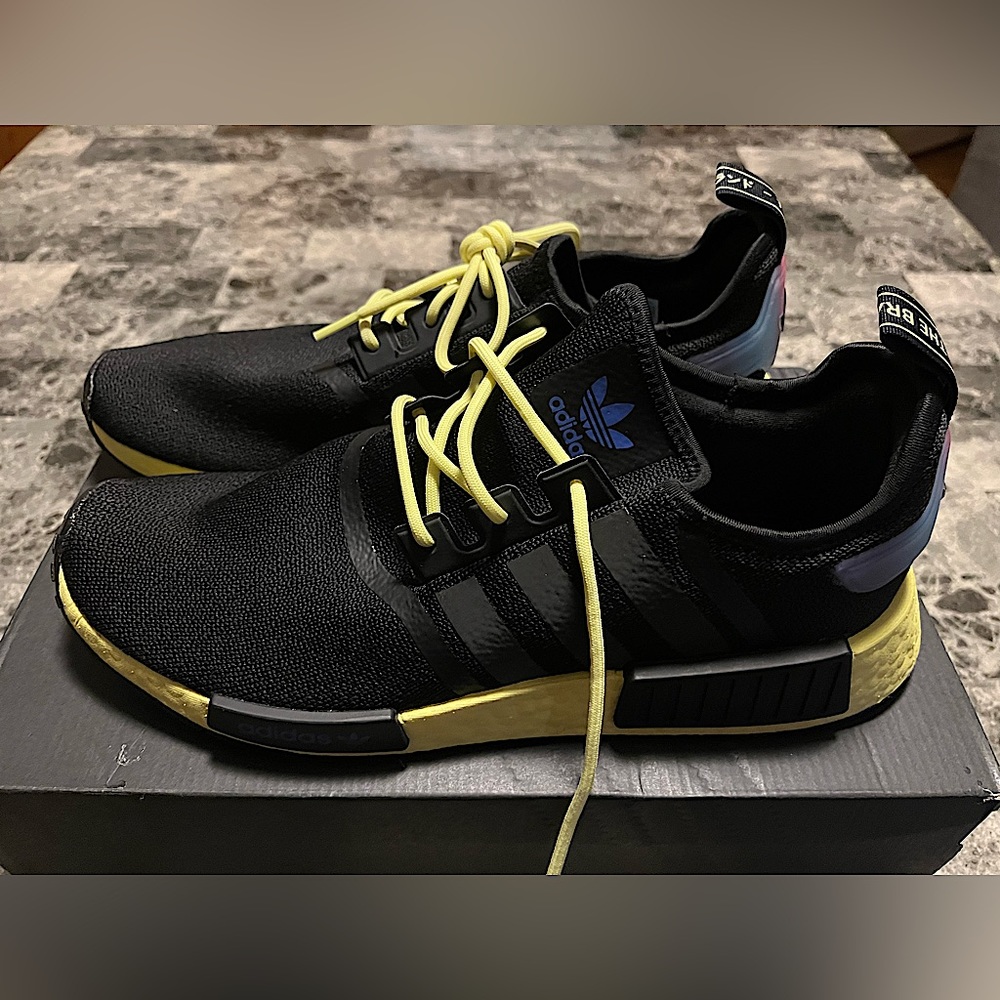Adidas sneaker mens size 11 New in box